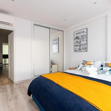 Plac Grunwaldzki Inviting By Bookinghost Вроцлав