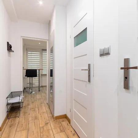 Plac Grunwaldzki Inviting By Bookinghost Вроцлав