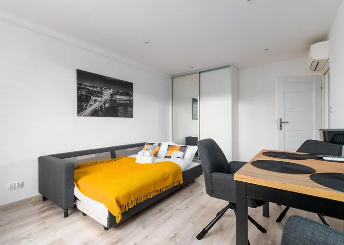 Apartment Plac Grunwaldzki Inviting By Bookinghost *